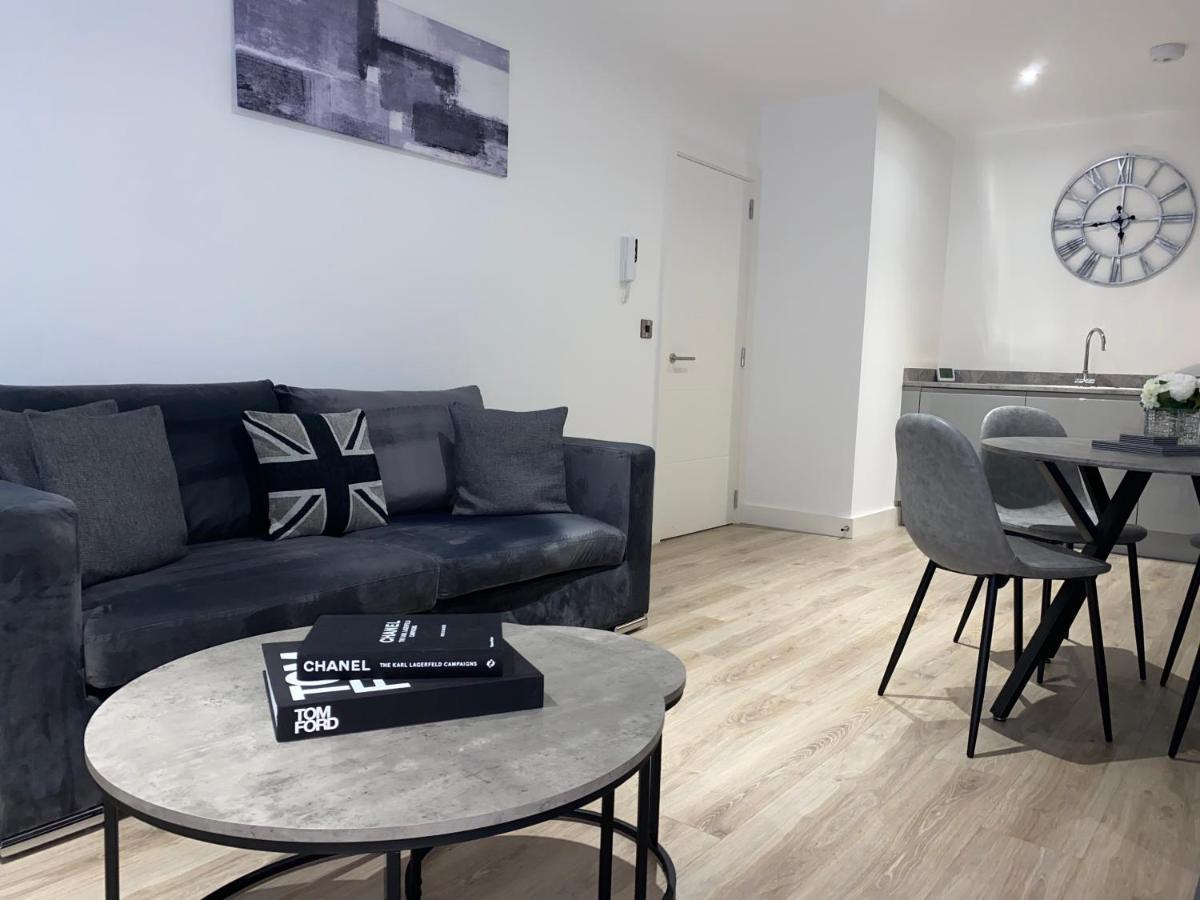Roomotel - Broadoaks Apartments Solihull Eksteriør bilde