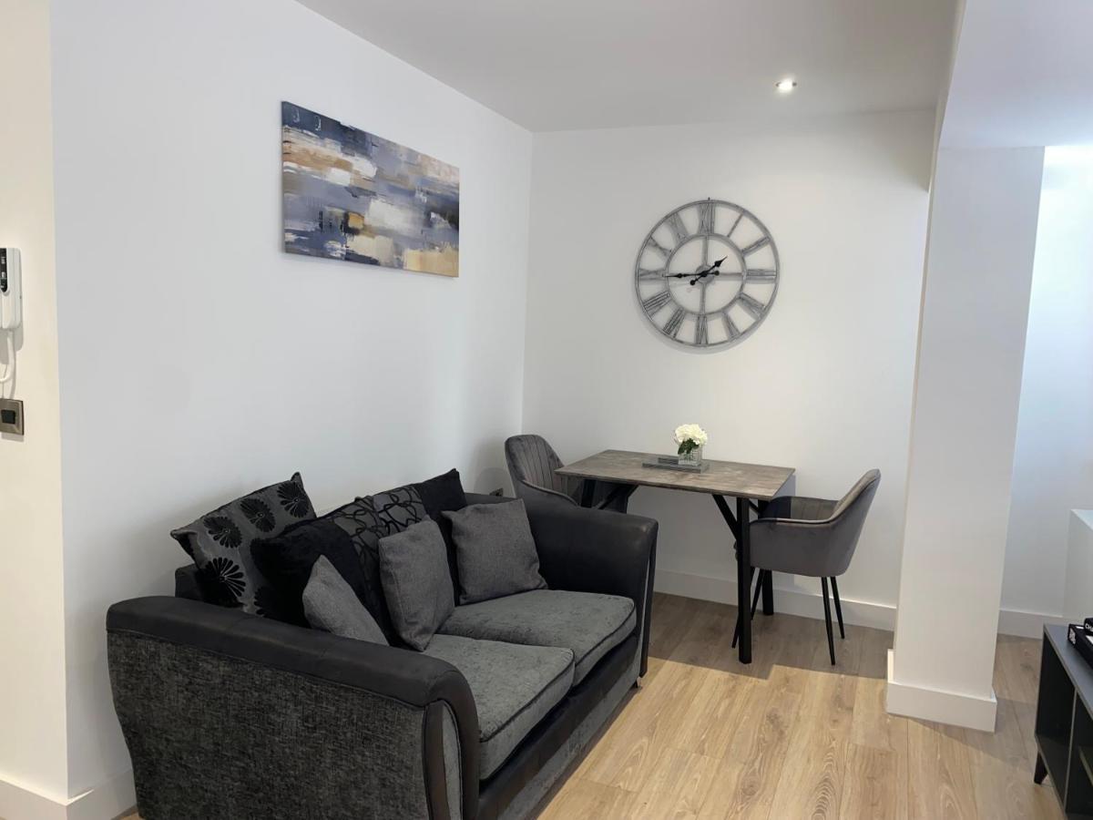 Roomotel - Broadoaks Apartments Solihull Eksteriør bilde