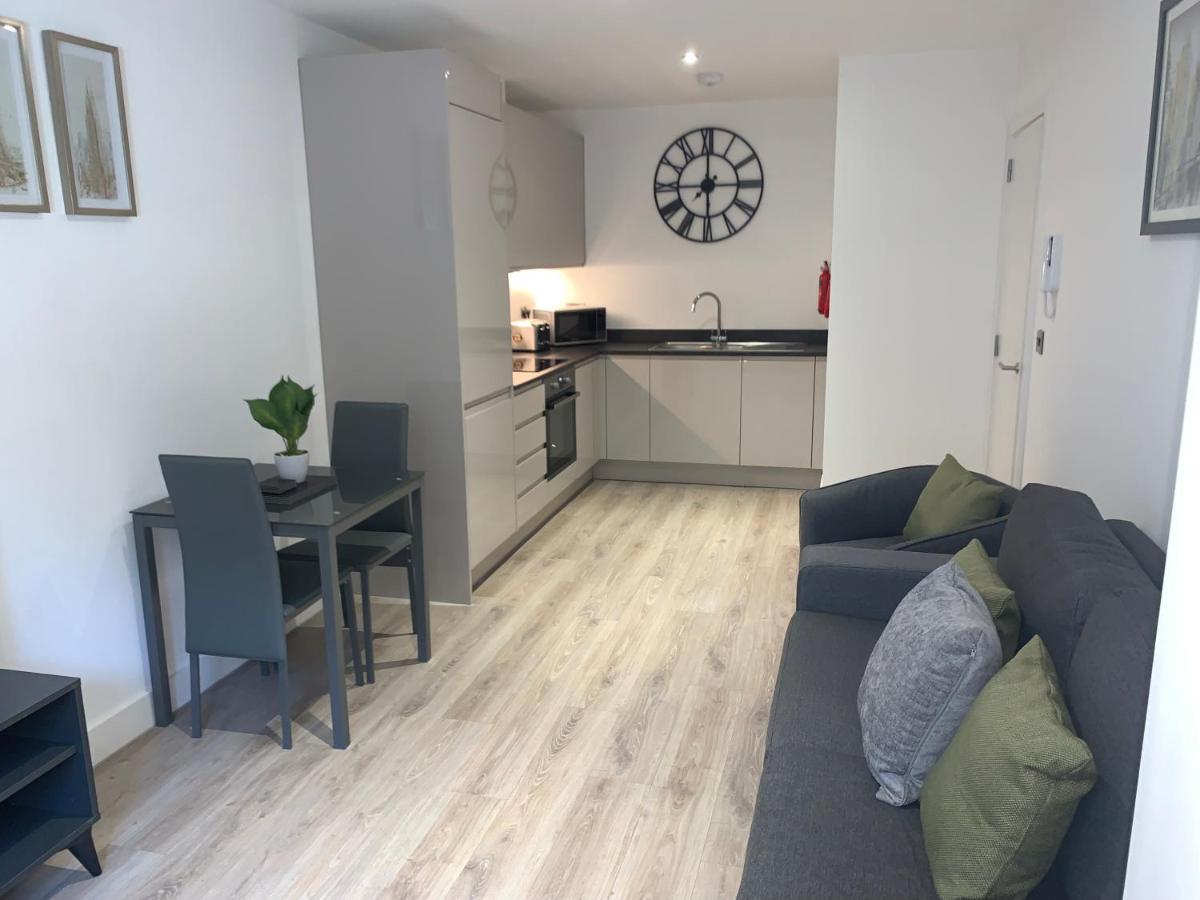 Roomotel - Broadoaks Apartments Solihull Eksteriør bilde