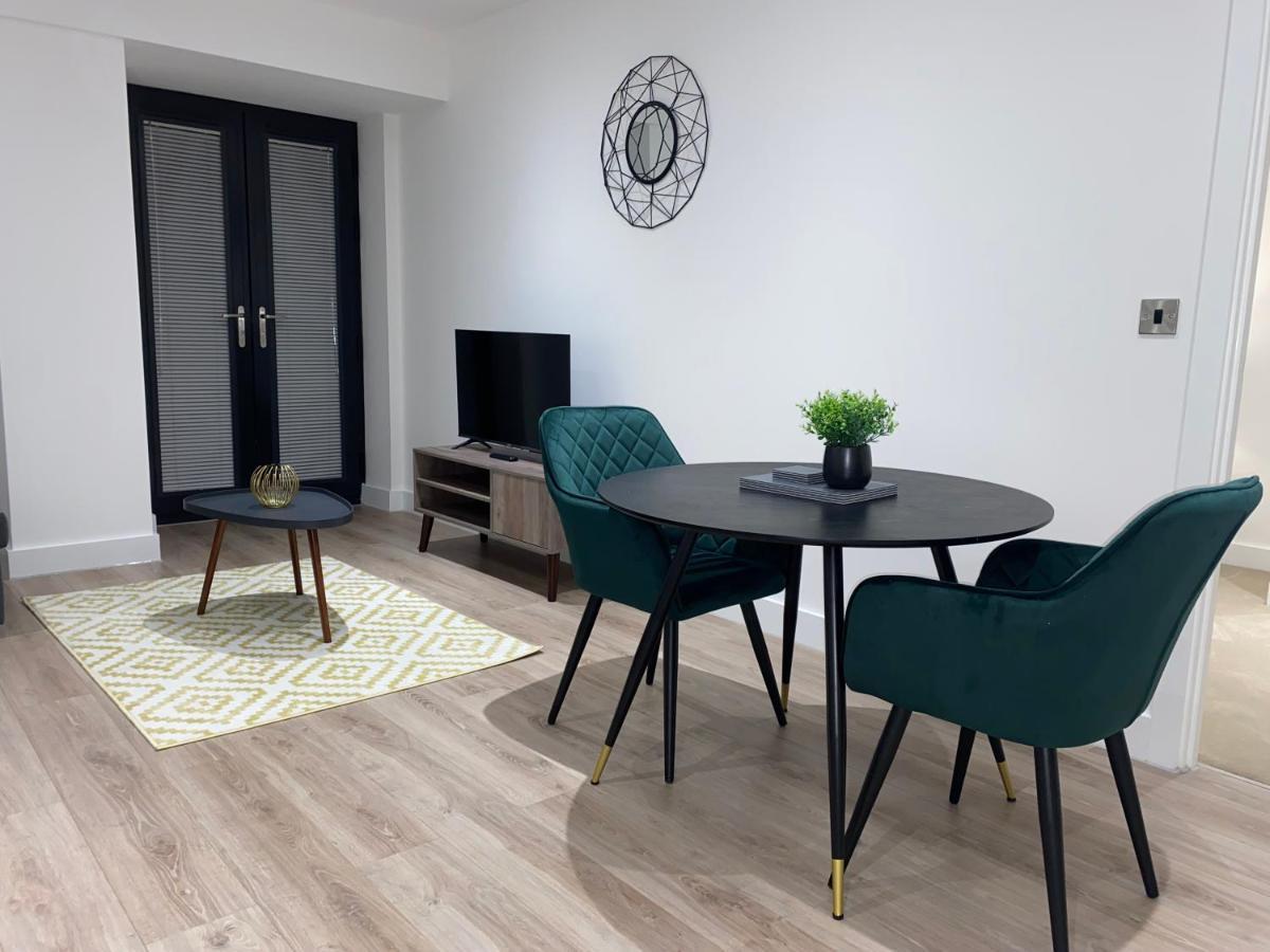 Roomotel - Broadoaks Apartments Solihull Eksteriør bilde