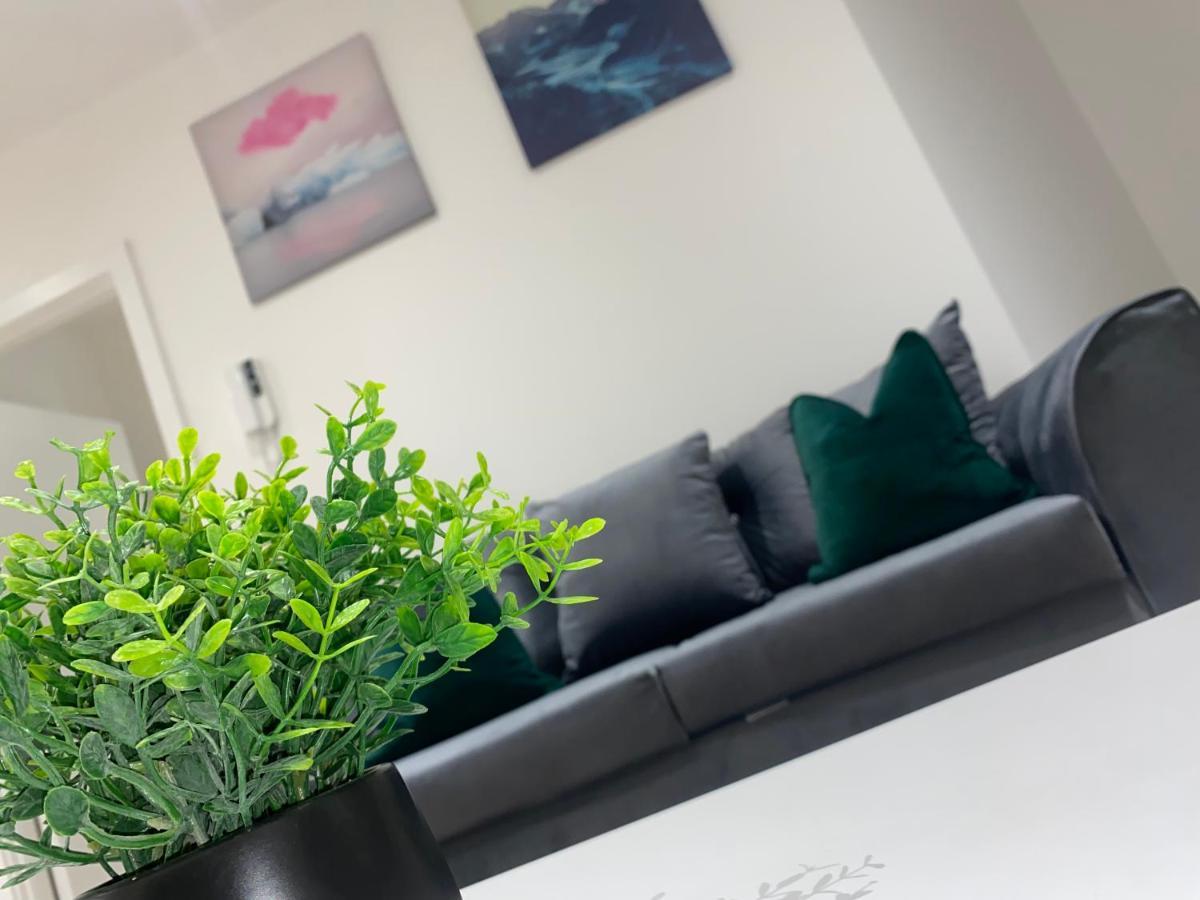 Roomotel - Broadoaks Apartments Solihull Eksteriør bilde